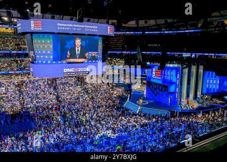 CHICAGO, Illinois – 22. August 2024: Der Gouverneur von North Carolina Roy Cooper spricht 2024 im United Center in Chicago auf der Demokratischen Nationalversammlung. Stockfoto