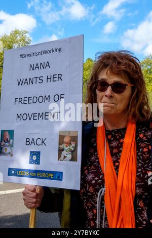 London, Großbritannien - 28. September 2024 - Demonstranten auf dem Third National Rejoin March vom Hyde Park zum Parliament Square in London. Schätzungsweise 15.000 Menschen haben diesen märz besucht, der den Wiedereintritt des Vereinigten Königreichs in die Europäische Union unterstützt. Stockfoto