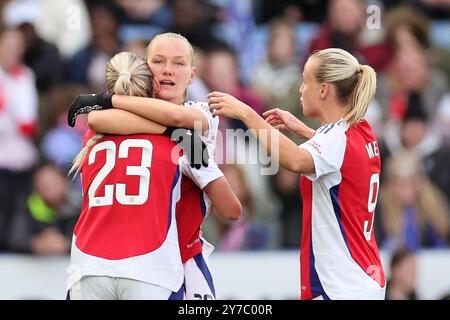 LEICESTER, GROSSBRITANNIEN, 29. SEPTEMBER 2024. Frida Maanum von Arsenal feiert gemeinsam mit seiner Teamkollegin Alessia Russo aus Arsenal, nachdem sie im King Power Stadium in Leicester, England, das erste Tor beim Barclays FA Womens Super League-Fußballspiel zwischen Leicester City und Arsenal erzielt hat. (Quelle: James Holyoak / Alamy Live News) Stockfoto