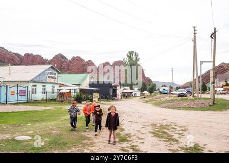 Kirgisistan, Dorf Djety-Oguz, Kinder Stockfoto