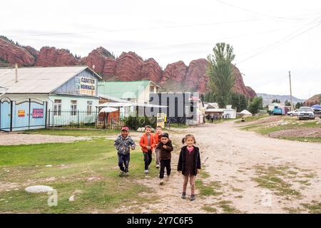 Kirgisistan, Dorf Djety-Oguz, Kinder Stockfoto