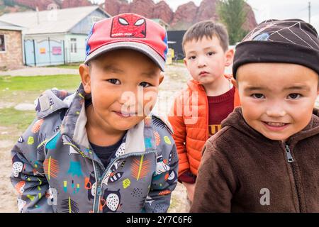 Kirgisistan, Dorf Djety-Oguz, Kinder Stockfoto