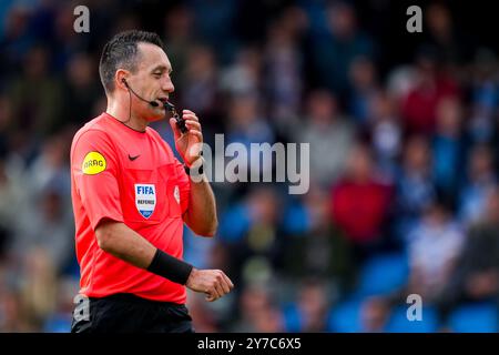 Doetinchem, Niederlande. September 2024. DOETINCHEM, NIEDERLANDE - 29. SEPTEMBER: Schiedsrichter Dennis Higler beim niederländischen Keuken Kampioen Divisie Spiel zwischen de Graafschap und Vitesse im Stadion de Vijverberg am 29. September 2024 in Doetinchem, Niederlande. (Foto von Rene Nijhuis/Orange Pictures) Credit: Orange Pics BV/Alamy Live News Stockfoto