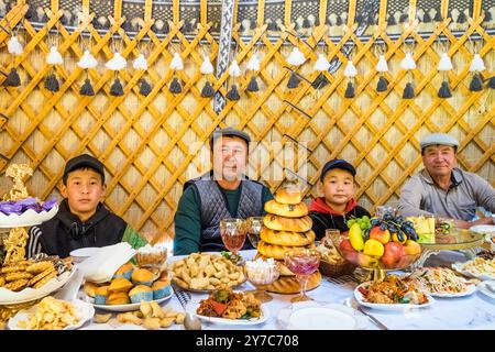 Kirgisistan, Kirchyn-Tal, Familienparty Stockfoto