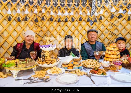 Kirgisistan, Kirchyn-Tal, Familienparty Stockfoto