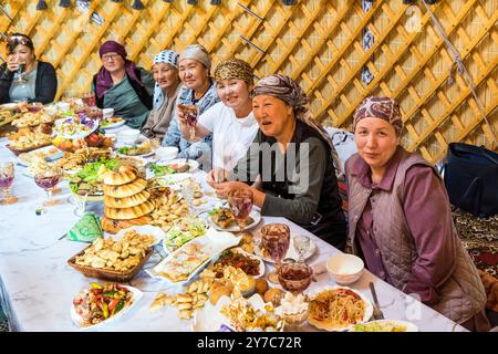 Kirgisistan, Kirchyn-Tal, Familienparty Stockfoto