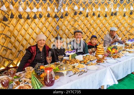 Kirgisistan, Kirchyn-Tal, Familienparty Stockfoto