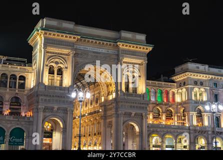 Ein Bild der Galleria Vittorio Emanuele II. In Mailand, nachts. Stockfoto