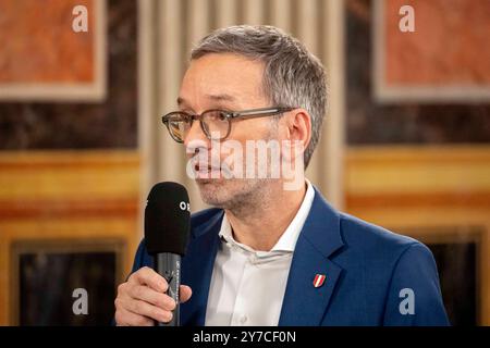 Wien, Wien, Österreich. September 2024. HERBERT KICKL von der rechtsextremen österreichischen Partei FPOE im österreichischen parlament nach der Nationalratswahl in Österreich. Die FPÃ-Partei ist der klare Sieger der Wahlen. (Kreditbild: © Andreas Stroh/ZUMA Press Wire) NUR REDAKTIONELLE VERWENDUNG! Nicht für kommerzielle ZWECKE! Quelle: ZUMA Press, Inc./Alamy Live News Stockfoto