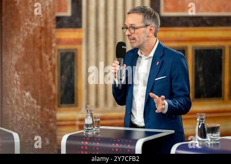 Wien, Wien, Österreich. September 2024. HERBERT KICKL von der rechtsextremen österreichischen Partei FPOE im österreichischen parlament nach der Nationalratswahl in Österreich. Die FPÃ-Partei ist der klare Sieger der Wahlen. (Kreditbild: © Andreas Stroh/ZUMA Press Wire) NUR REDAKTIONELLE VERWENDUNG! Nicht für kommerzielle ZWECKE! Quelle: ZUMA Press, Inc./Alamy Live News Stockfoto