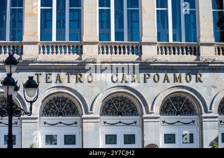 OVIEDO, SPANIEN - 16. SEPTEMBER 2024: Theater Campoamor die historische Stadt in Oviedo, Spanien am 16. September 2024 Stockfoto