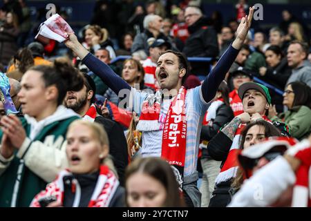 Leicester, Großbritannien. September 2024. Leicester, England, 29. September 2024: Arsenal-Fans während des Spiels der Barclays Womens Super League zwischen Leicester City und Arsenal im King Power Stadium in Leicester, England (Natalie Mincher/SPP) Credit: SPP Sport Press Photo. /Alamy Live News Stockfoto