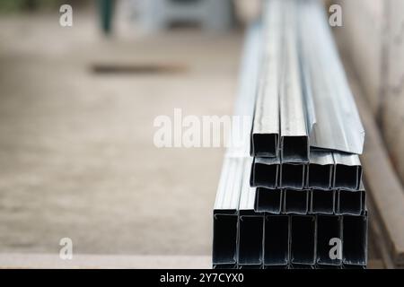 package of aluminium profiles for construction Stockfoto