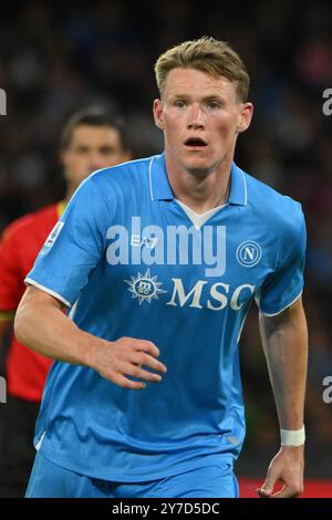 Scott McTominay von SSC Napoli sieht in der Serie A Enilive zwischen SSC Napoli und AC Monza im Diego Armando Maradona Stadium aus Stockfoto