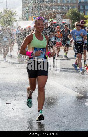 Berlin 29. September 2024: Tausende Teilnehmer nehmen am 50. Berlin Marathon Teil. Stockfoto