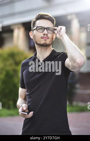 Portrait von Stattlichen kaukasischen Mann st Street Stockfoto
