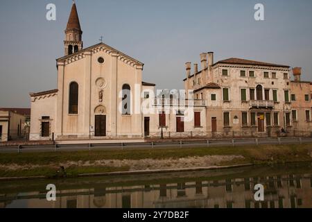 Die Riviera del Brenta ist das urbane Gebiet, historische Landschaft, verteilt entlang des Canal del Brenta, dem alten Bett des Brenta Alten Flusses Brenta Stockfoto