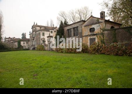 Die Riviera del Brenta ist das urbane Gebiet, historische Landschaft, verteilt entlang des Canal del Brenta, dem alten Bett des Brenta Alten Flusses Brenta Stockfoto