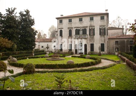 Die Riviera del Brenta ist das urbane Gebiet, historische Landschaft, verteilt entlang des Canal del Brenta, dem alten Bett des Brenta Alten Flusses Brenta Stockfoto