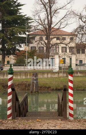 Die Riviera del Brenta ist das urbane Gebiet, historische Landschaft, verteilt entlang des Canal del Brenta, dem alten Bett des Brenta Alten Flusses Brenta Stockfoto