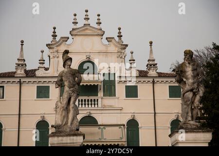 Die Riviera del Brenta ist das urbane Gebiet, historische Landschaft, verteilt entlang des Canal del Brenta, dem alten Bett des Brenta Alten Flusses Brenta Stockfoto