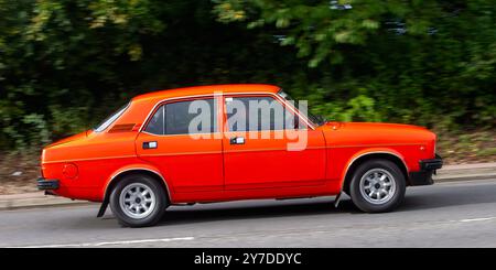 Milton Keynes, Großbritannien - 29. September 2024: 1980 rotes Morris Marina L Auto auf einer britischen Straße Stockfoto