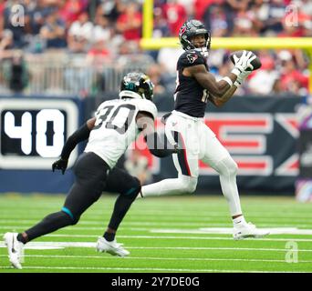 Houston, Tx, USA. September 2024. Der Texans Wide Receiver Nico Collins (12) macht am 24. August 2024 in Houston einen Fang während eines NFL-Spiels zwischen den Houston Texans und den Jacksonville Jaguars. Die Texaner haben mit 24:20. (Kreditbild: © Scott Coleman/ZUMA Press Wire) NUR REDAKTIONELLE VERWENDUNG! Nicht für kommerzielle ZWECKE! Quelle: ZUMA Press, Inc./Alamy Live News Stockfoto