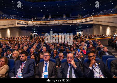 Birmingham, Großbritannien. SEPTEMBER 2024. Am ersten Tag der Konservativen-Parteikonferenz vom ICC-Konferenzzentrum in Birmingham, ist dies die erste Konferenz seit 14 Jahren, auf der sich die Konservativen in Opposition befinden. Credit Milo Chandler/Alamy Live News Stockfoto