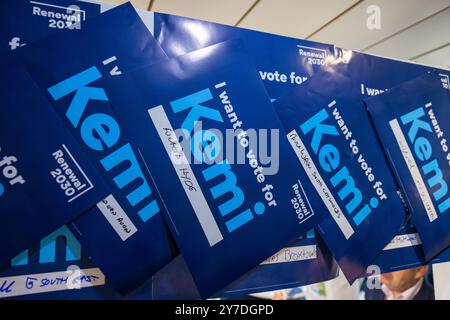 Birmingham, Großbritannien. SEPTEMBER 2024. Am ersten Tag der konservativen Parteikonferenz vom ICC-Konferenzzentrum in Birmingham ist dies die erste Konferenz seit 14 Jahren, auf der die Konservativen in Opposition sind. Credit Milo Chandler/Alamy Live News Stockfoto