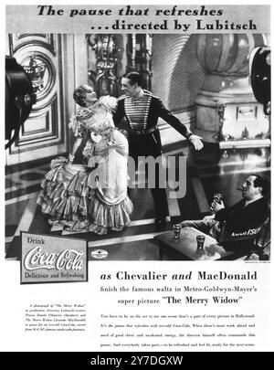 1934 Coca-Cola-Werbung mit MGM-Film „die fröhliche Witwe“ mit Maurice Chevalier und Jeanette MacDonald, Regie: Ernst Lubitsch Stockfoto