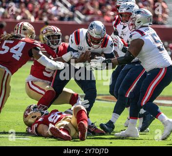 Santa Clara, Usa. September 2024. Der Quarterback der New England Patriots Jacoby Brissett (7) wird in der ersten Halbzeit von den San Francisco 49ers im Levi's Stadium am Sonntag, den 29. September 2024 in Santa Clara, Kalifornien, entlassen. Foto: Terry Schmitt/UPI Credit: UPI/Alamy Live News Stockfoto