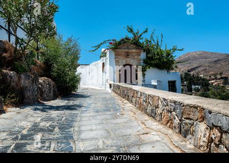 Wunderschöne mittelalterliche Architektur der Stadt Lindos auf Rhodos, Griechenland. Stockfoto