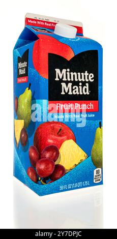 Winneconne, WI - 25. Juni 2024: Ein Paket von Minute Maid Frucht-Punsch-Saft auf einem isolierten Hintergrund. Stockfoto