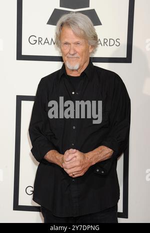 Los Angeles, USA. September 2024. Der Künstler, Sänger, Songwriter, Schauspieler und Aktivist Kris Kristofferson, 88 Jahre alt, verstarb friedlich zu Hause in Maui, Hawaii am 28. September, umgeben von einer Familie. -------------------------------------------------------------------------------- 26. Januar 2014 Los Angeles, CA. Kris Kristofferson 56. Jährliche GRAMMY Awards im Staple Center © Tammie Arroyo/AFF-USA.com Credit: AFF/Alamy Live News Stockfoto