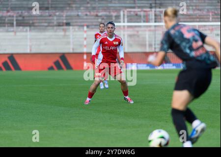 Berlin, Deutschland. September 2024. Berlin, 29. September 2024: Eleni Markou (22 (Union Berlin) während des 2. Frauen-Bundesliga-Spiel zwischen Union Berlin und FC Bayern München II im Stadion Alte Försterei, Berlin. (Sven Beyrich/SPP) Credit: SPP Sport Press Photo. /Alamy Live News Stockfoto