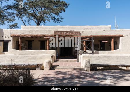 San Diego County, Kalifornien, USA - 19. September 2024: Blick auf das historische Gebäude der Torrey Pines Lodge, das heute als Torrey Pines State Na dient Stockfoto