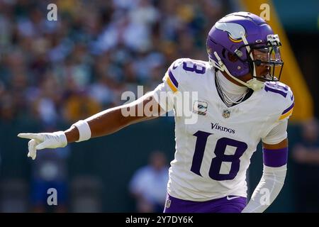 29. September 2024: Minnesota Vikings Wide Receiver Justin Jefferson (18) steht vor einem Spiel während des NFL-Fußballspiels zwischen den Minnesota Vikings und den Green Bay Packers im Lambeau Field in Green Bay, Wisconsin. Darren Lee/CSM (Bild: © Darren Lee/Cal Sport Media) Stockfoto