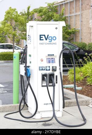 Alameda, CA - 25. Mai 2024: Nahaufnahme der EVgo Supercharging Station. EVgo Inc. Ist ein DC-Schnellladestationsnetzwerk für Elektrofahrzeuge in den USA Stockfoto