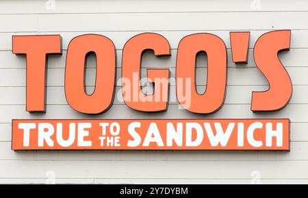 Alameda, CA - 25. Mai 2024: Nahaufnahme des Schilds TOGO's Restaurant. TOGO's Eateries, LLC, ist eine amerikanische Kette von schnellen, zwanglosen Sandwich-Restaurants Stockfoto