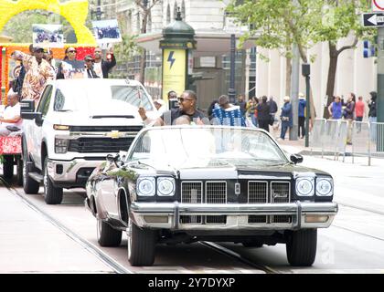 San Francisco, KALIFORNIEN - 8. Juni 2024: Nicht identifizierte Teilnehmer an der 2. Jährlichen Juneteenth Parade Up Market Street. Stockfoto