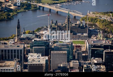Aus der Vogelperspektive des kanadischen Parlaments, der Wellington Street, des House of Commons, des Senats, der Alexandra Bridge und des Canadian Museau of History. Qué Stockfoto