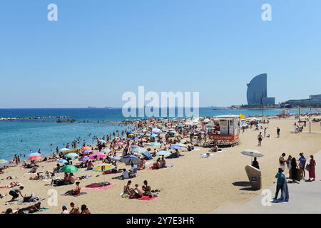 Der wunderschöne Strand Barceloneta in Barcelona, Spanien. Stockfoto