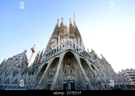 Die Passionsfassade der Basilika Sagrada Familia in Barcelona, Spanien. Stockfoto