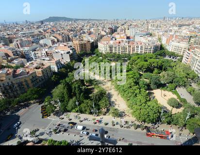 Blick auf die Stadt von der Spitze des Turms der Sagrada Familia Basilika in Barcelona, Spanien. Stockfoto