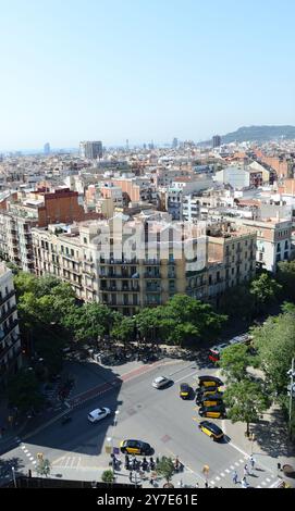 Wunderschöne Aussicht auf die Stadt vom Turm der Sagrada Familia Basilika in Barcelona, Spanien. Stockfoto