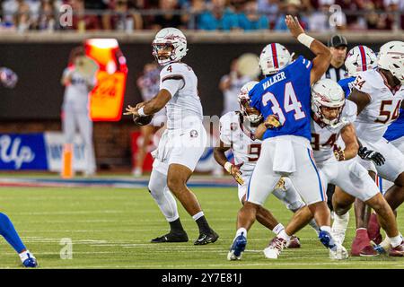 Dallas, Texas, USA. September 2024. Florida State Seminoles Quarterback DJ Uiagalelei (4) in Aktion während des Spiels zwischen den Florida State Seminoles und SMU Mustangs im Gerald J. Ford Stadium in Dallas, Texas. (Kreditbild: © Dan Wozniak/ZUMA Press Wire) NUR REDAKTIONELLE VERWENDUNG! Nicht für kommerzielle ZWECKE! Stockfoto