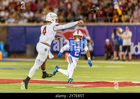 Dallas, Texas, USA. September 2024. Florida State Seminoles Quarterback DJ Uiagalelei (4) in Aktion während des Spiels zwischen den Florida State Seminoles und SMU Mustangs im Gerald J. Ford Stadium in Dallas, Texas. (Kreditbild: © Dan Wozniak/ZUMA Press Wire) NUR REDAKTIONELLE VERWENDUNG! Nicht für kommerzielle ZWECKE! Stockfoto