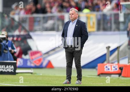 Tschenstochau, Polen. September 2024. Trainer Tomasz Tulacz von Puszcza Niepolomice wurde während des Fußballspiels der polnischen Liga PKO BP Ekstraklasa 2024/2025 zwischen Rakow Tschenstochwa und Puszcza Niepolomice im Stadtstadion gesehen. Endpunktzahl: Rakow Czestochowa 2:0 Puszcza Niepolomice. Quelle: SOPA Images Limited/Alamy Live News Stockfoto