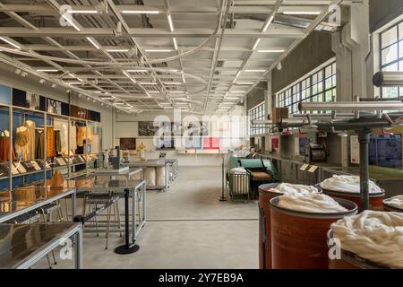 Ausstellungsraum in The Mills, früher bekannt als Nang Fung Cotton Mills, in der No. 45 Pak Tin Par Street, Chai Wan Kok, Tsuen Wan, Hongkong Stockfoto