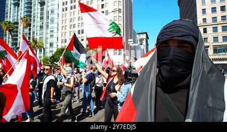 29. September 2024, Hands Off Lebanon, Los Angeles, California Pershing Square, Demonstrationen fanden in verschiedenen US-Städten statt, darunter New York City und Washington, D.C., Los Angeles, CA, wo Demonstranten ein Ende der US-Militärunterstützung für Israel forderten. Sie trugen Banner mit Botschaften wie „Hände weg vom Libanon jetzt“ und „kein Krieg zwischen den USA und Israel gegen den Libanon“. Stockfoto